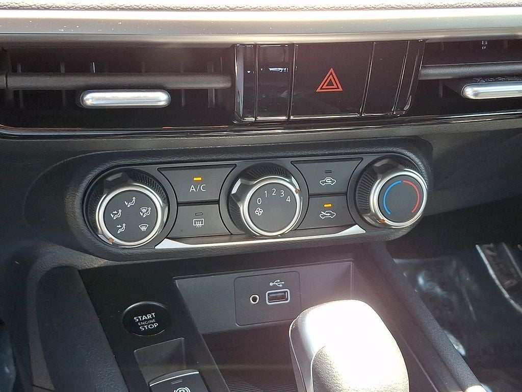 2025 Nissan Kicks S