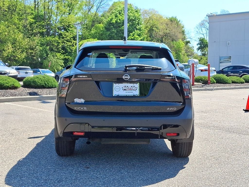 2025 Nissan Kicks S