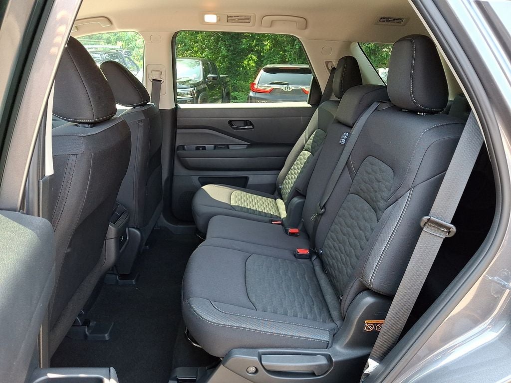 2025 Nissan Pathfinder S