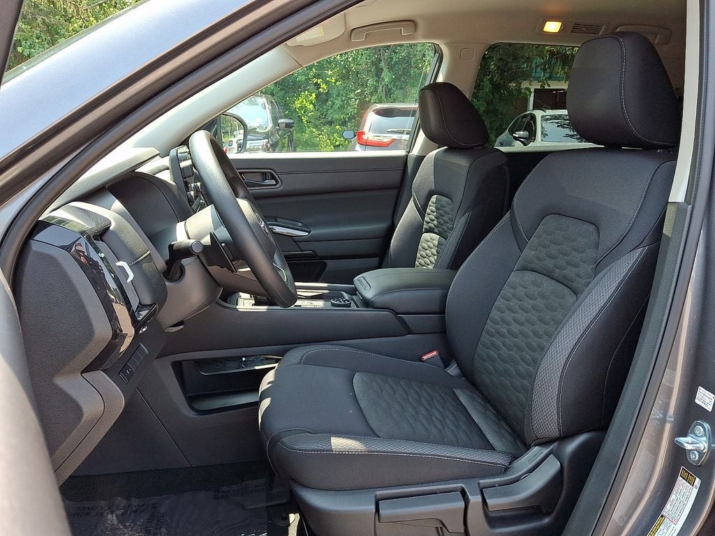 2025 Nissan Pathfinder S