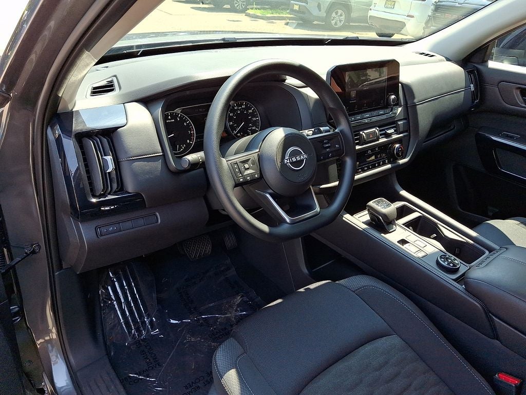 2025 Nissan Pathfinder S