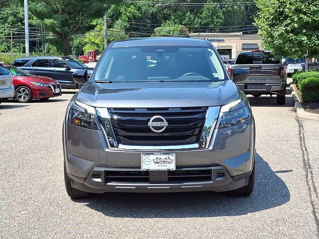 2025 Nissan Pathfinder S