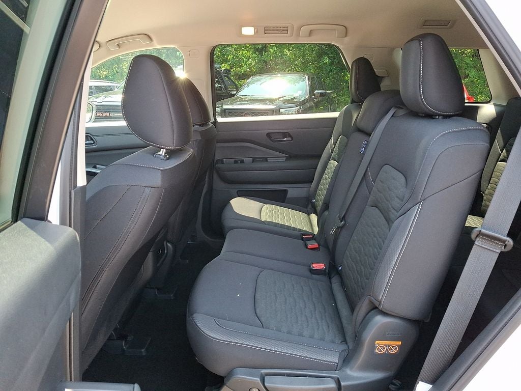 2025 Nissan Pathfinder S
