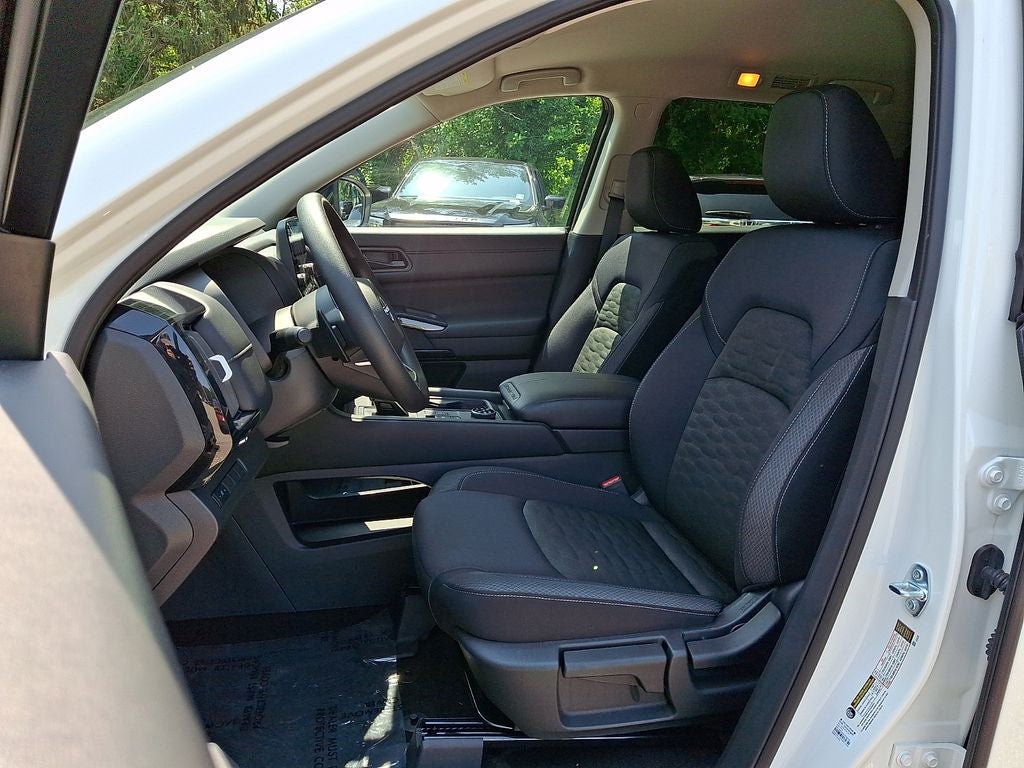 2025 Nissan Pathfinder S