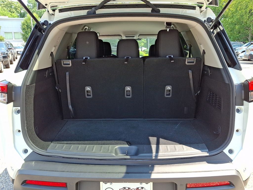 2025 Nissan Pathfinder S