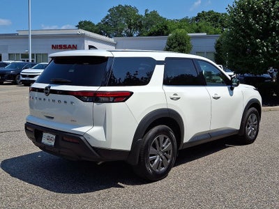 2025 Nissan Pathfinder S