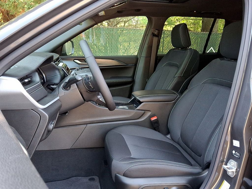 2026 Jeep Grand Cherokee GRAND CHEROKEE LAREDO X 4X4