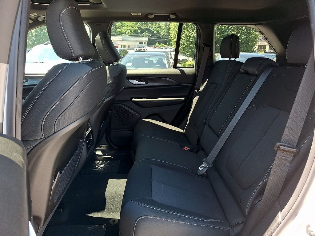 2026 Jeep Grand Cherokee GRAND CHEROKEE LAREDO X 4X4