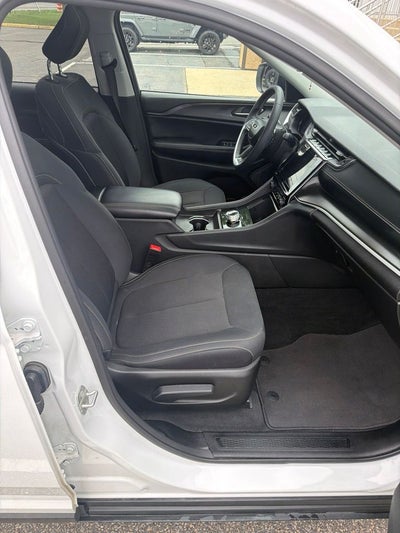 2023 Jeep Grand Cherokee Laredo X 4x4