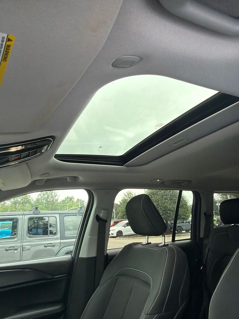 2023 Jeep Grand Cherokee Laredo X 4x4