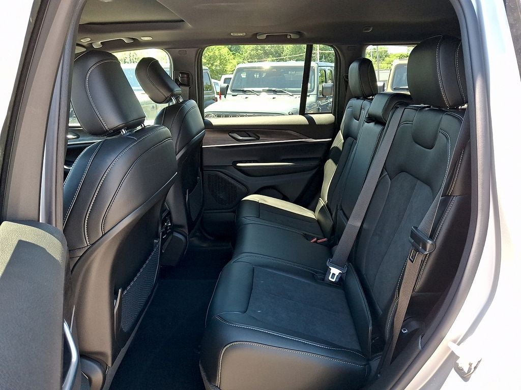 2026 Jeep Grand Cherokee GRAND CHEROKEE LAREDO ALTITUDE 4X4