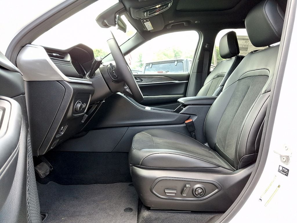 2026 Jeep Grand Cherokee GRAND CHEROKEE L LAREDO ALTITUDE 4X4