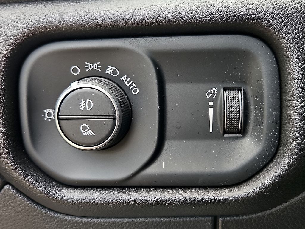 2024 RAM 1500 Big Horn Crew Cab 4x4 5'7' Box