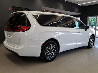 2027 Chrysler Pacifica PACIFICA LIMITED