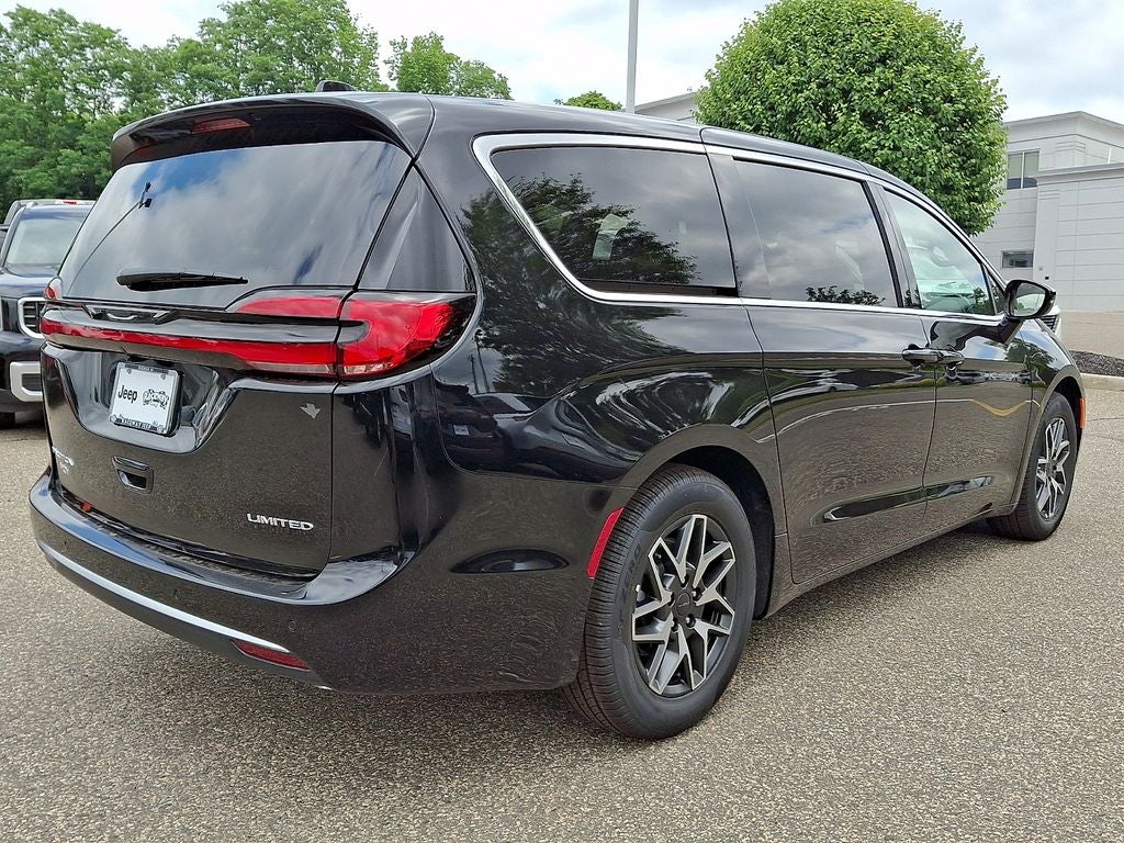 2027 Chrysler Pacifica PACIFICA LIMITED