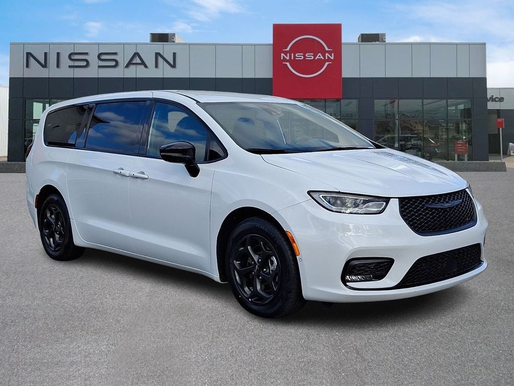 2024 Chrysler Pacifica Hybrid Select