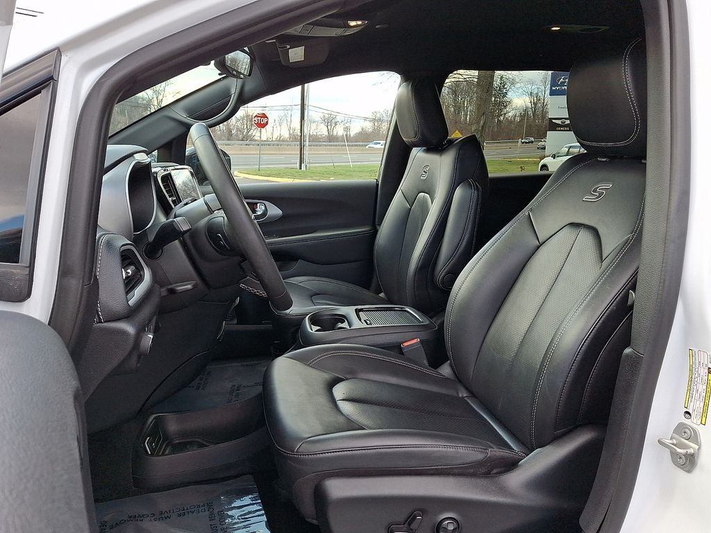 2024 Chrysler Pacifica Hybrid Select