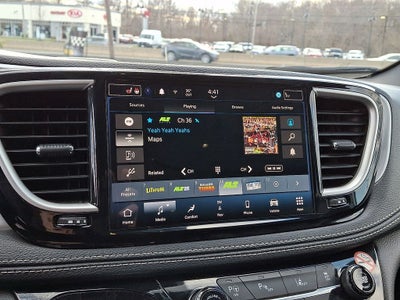 2024 Chrysler Pacifica Hybrid Select