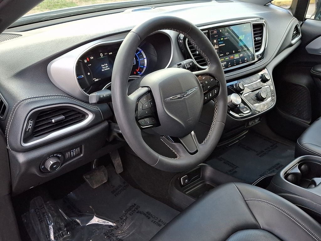 2024 Chrysler Pacifica Hybrid Select