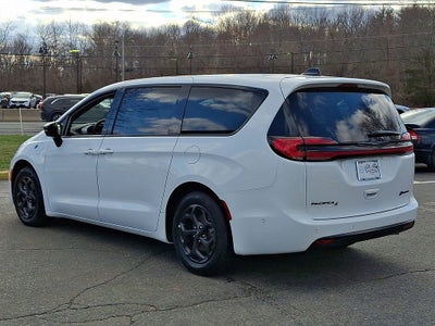 2024 Chrysler Pacifica Hybrid Select