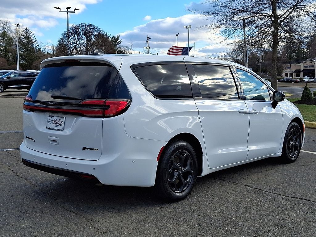 2024 Chrysler Pacifica Hybrid Select