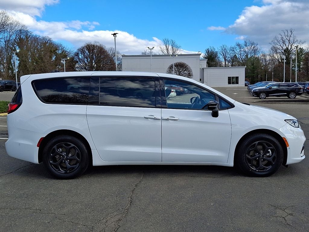 2024 Chrysler Pacifica Hybrid Select