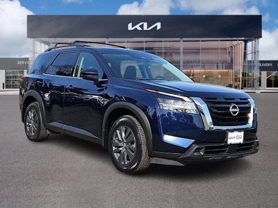 2022 Nissan Pathfinder SV