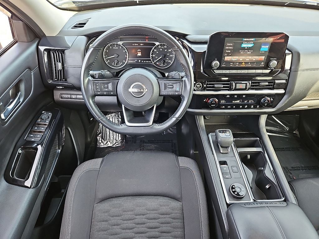 2022 Nissan Pathfinder SV