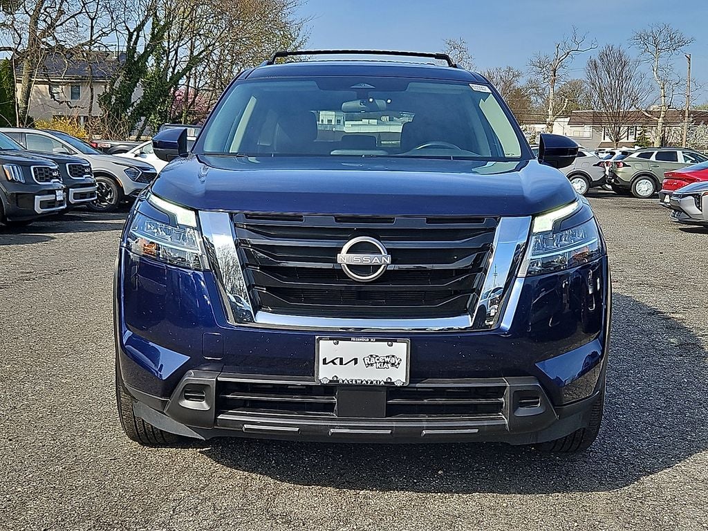 2022 Nissan Pathfinder SV