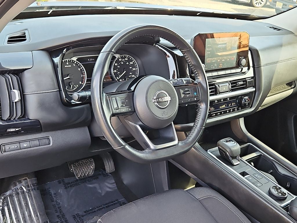 2022 Nissan Pathfinder SV