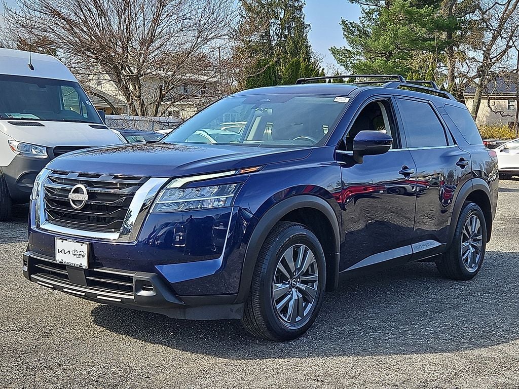 2022 Nissan Pathfinder SV