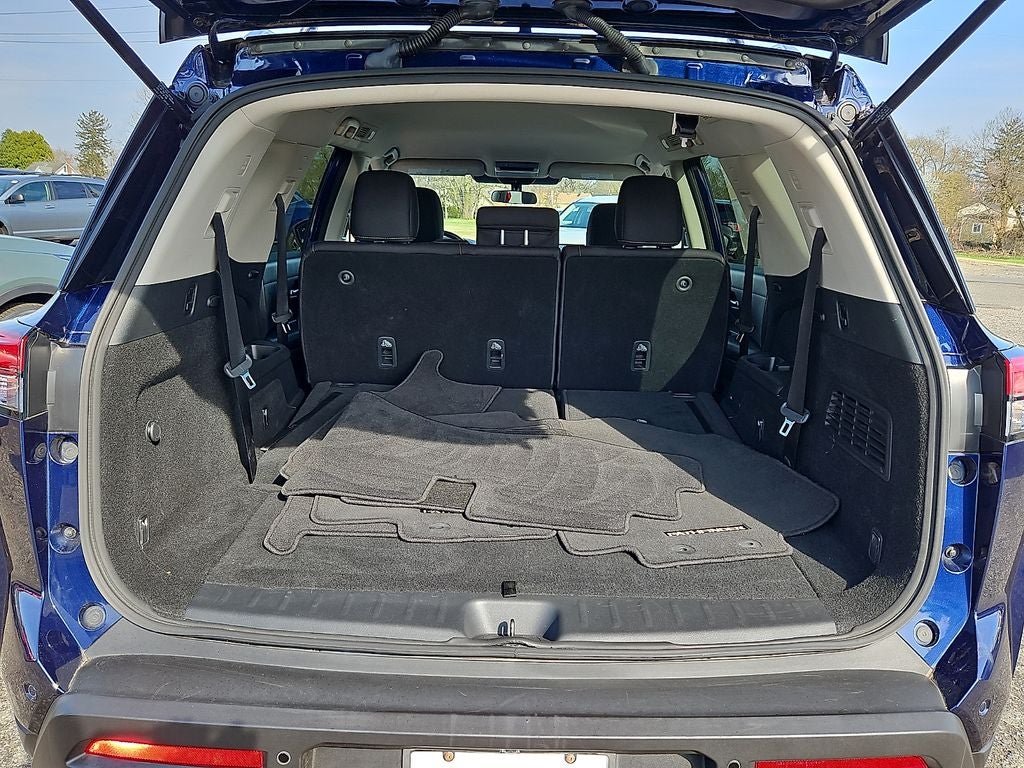 2022 Nissan Pathfinder SV
