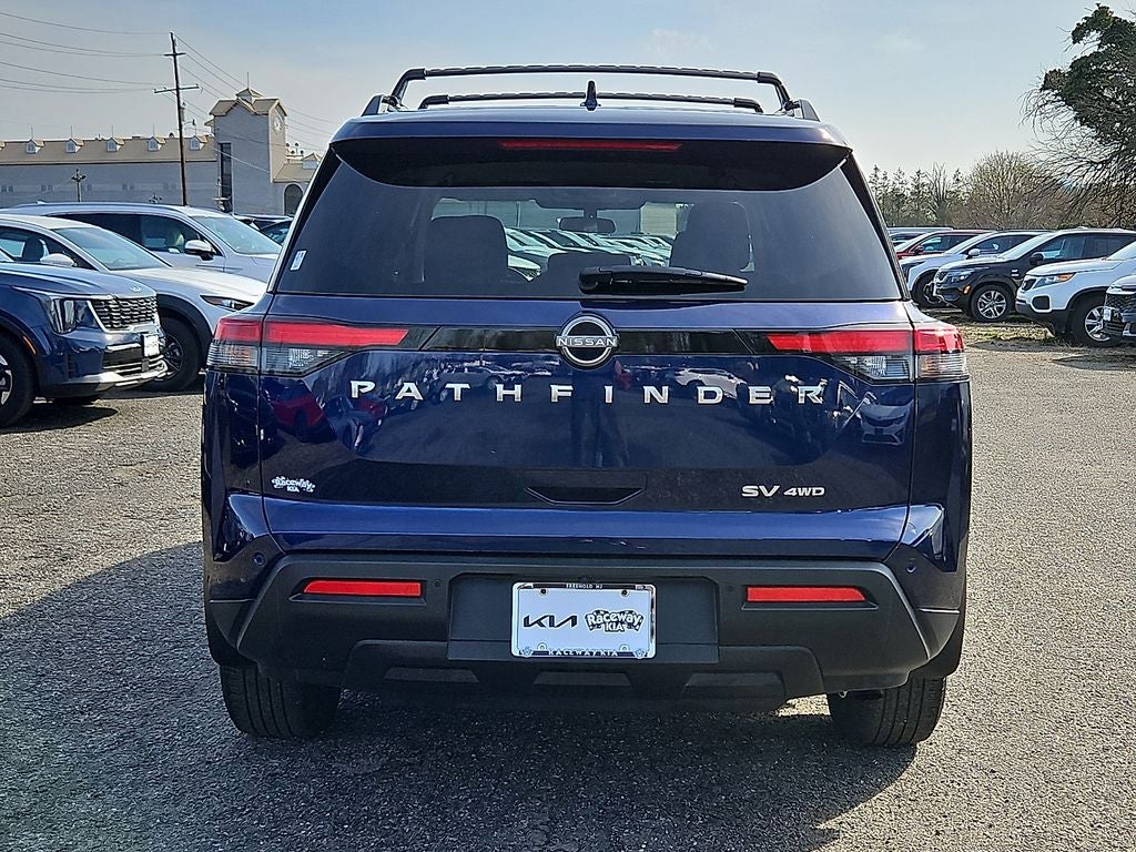 2022 Nissan Pathfinder SV