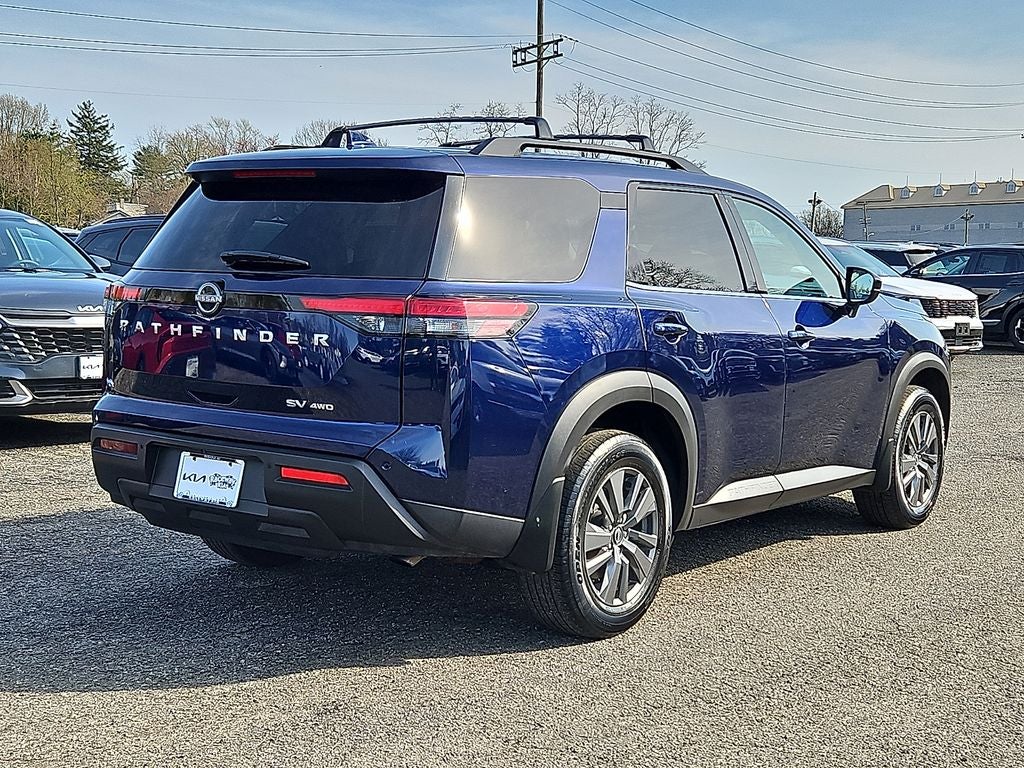 2022 Nissan Pathfinder SV
