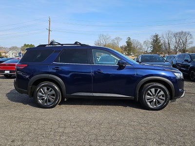 2022 Nissan Pathfinder SV