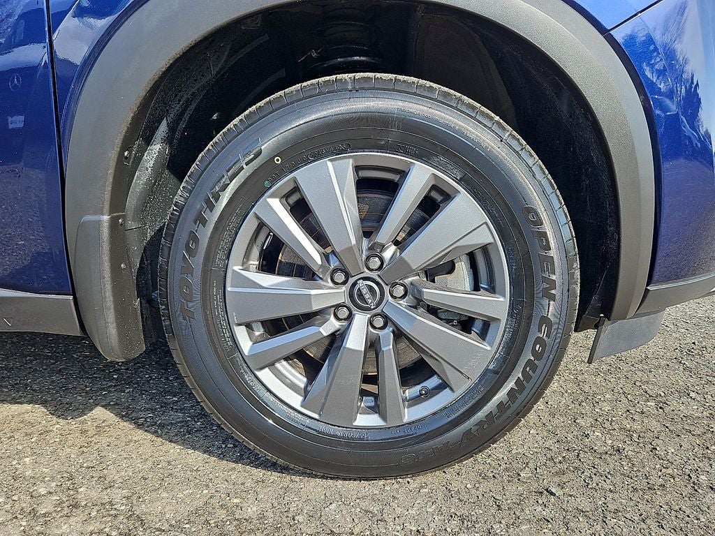 2022 Nissan Pathfinder SV