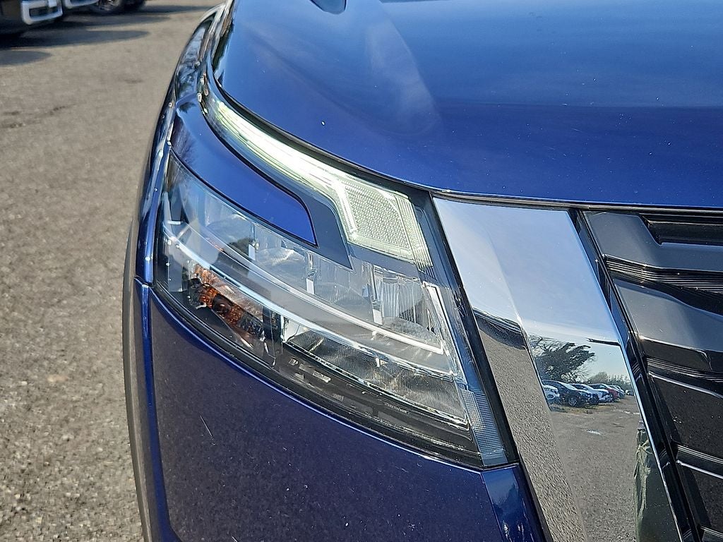 2022 Nissan Pathfinder SV